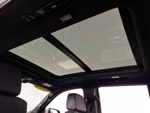 Used 2024 Chevrolet Tahoe Z71 w/ Luxury Package image 27