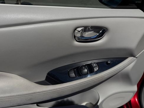 Used 2012 Nissan Leaf SL FWD image 37