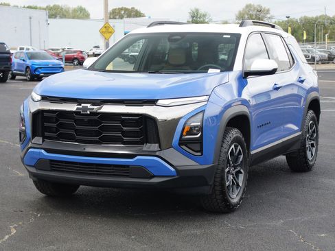 Used 2025 Chevrolet Equinox ACTIV image 2