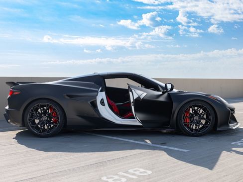 Used 2026 Chevrolet Corvette ZR1 w/ Stealth Interior Trim Package RWD image 41