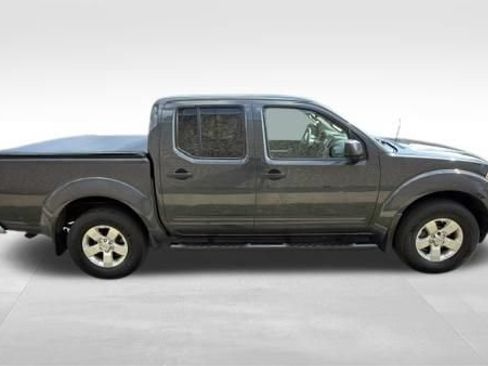 Used 2013 Nissan Frontier SV w/ SV Value Truck Pkg AWD/4WD image 4