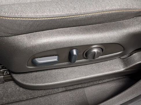 Used 2023 Chevrolet Equinox LT image 11