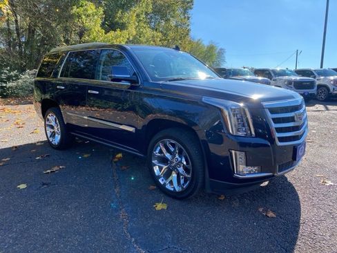 Used 2020 Cadillac Escalade Premium Luxury image 7