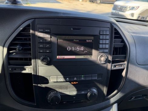 Used 2017 Mercedes-Benz Metris image 9