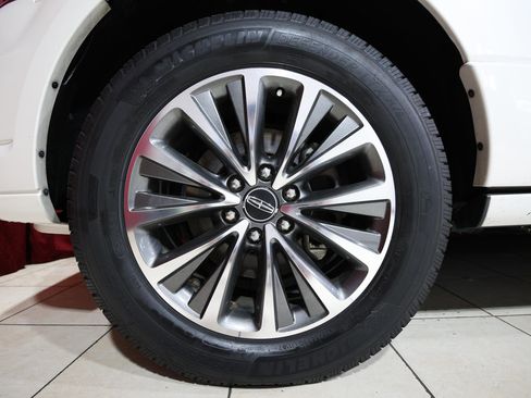 Used 2017 Lincoln Navigator Select image 7