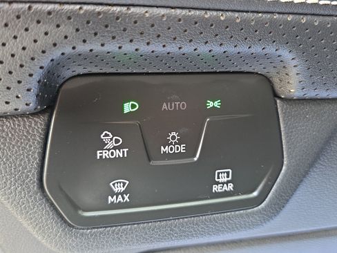 Used 2024 Volkswagen Atlas SE AWD/4WD image 23
