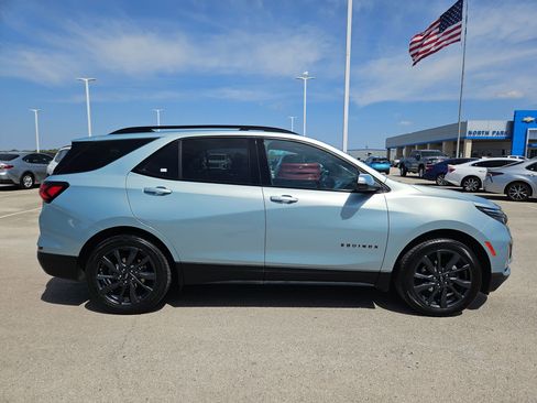 Used 2022 Chevrolet Equinox RS w/ RS Leather Package image 2