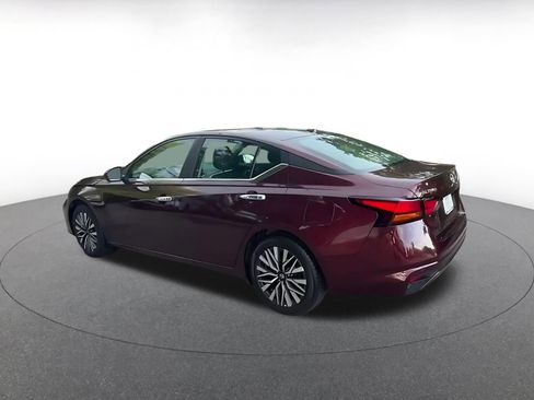 Used 2025 Nissan Altima 2.5 SV FWD image 10