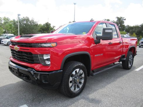 Used 2024 Chevrolet Silverado 2500 Custom w/ Custom Convenience Package RWD image 3
