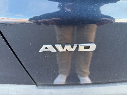 Used 2017 Cadillac XT5 Luxury w/ Driver Awareness Package image 16