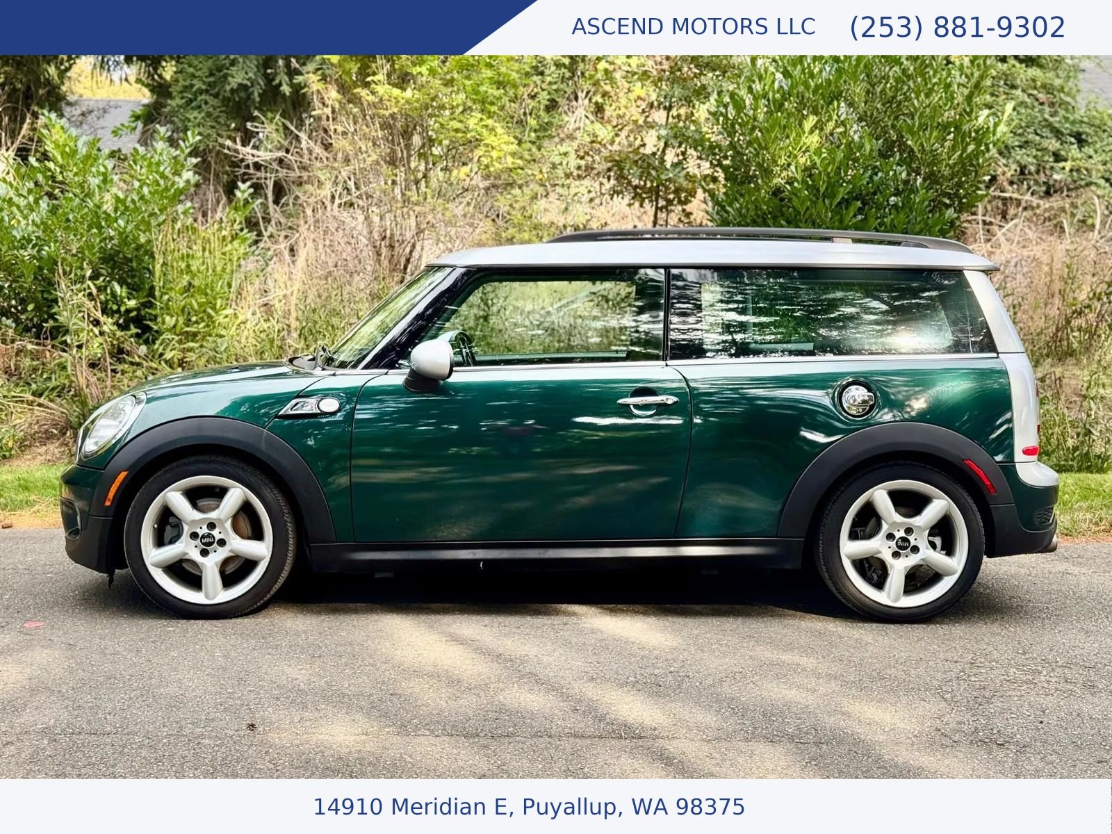 Used 2009 MINI Cooper Clubman S w/ Sport Pkg FWD image 2