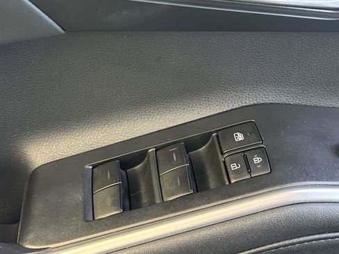 Used 2023 Toyota Highlander XLE image 24