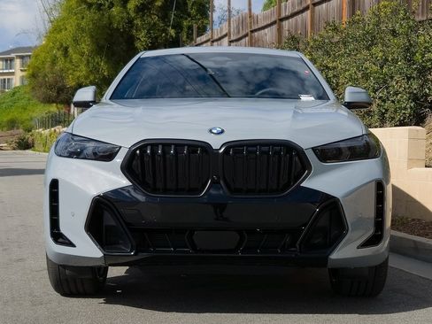 New 2026 BMW X6 xDrive40i w/ Climate Comfort Package image 3