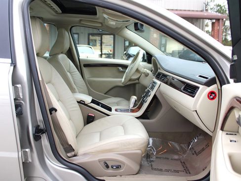 Used 2008 Volvo V70 image 16