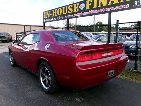 Used 2010 Dodge Challenger SE image 11