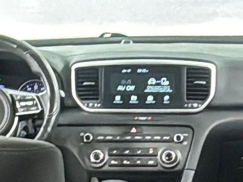 Used 2022 Kia Sportage LX image 16