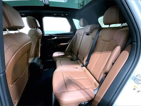 Used 2023 Audi Q5 e Prestige w/ Prestige Package image 27