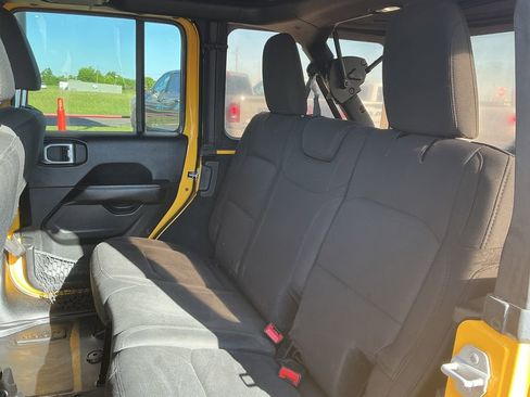 Used 2018 Jeep Wrangler Unlimited Sahara AWD/4WD image 29