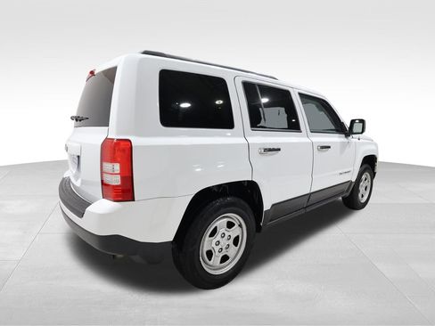 Used 2015 Jeep Patriot Sport w/ Power Value Group FWD image 3