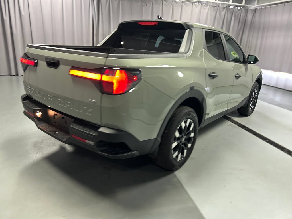 Used 2025 Hyundai Santa Cruz SE AWD/4WD image 7