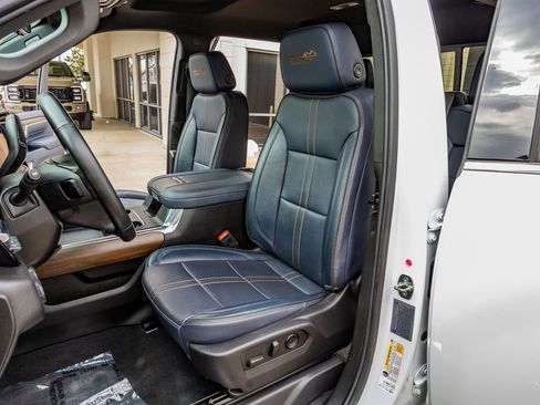 Used 2024 Chevrolet Silverado 3500 High Country w/ Technology Package image 30