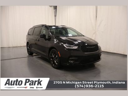 Used 2025 Chrysler Pacifica Limited
