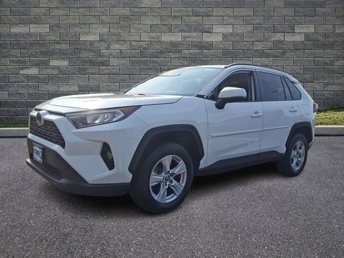 Used 2021 Toyota RAV4 XLE w/ Convenience Package AWD/4WD image 3