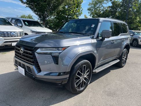 Used 2026 Lexus GX 550 w/ Cold Area Package AWD/4WD image 3