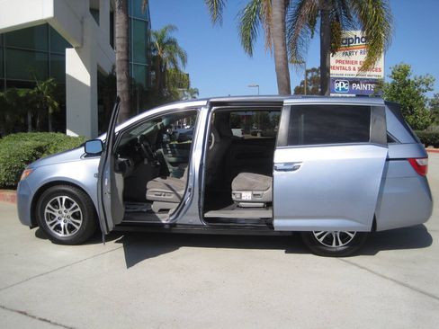 Used 2012 Honda Odyssey EX image 3