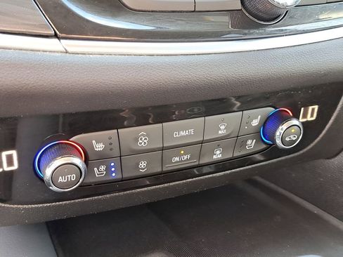 Used 2019 Buick Enclave Premium image 25