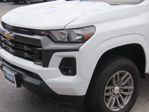 Used 2024 Chevrolet Colorado LT w/ LT Convenience Package RWD image 3