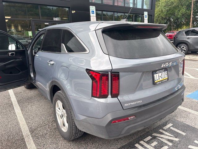 Certified 2023 Kia Sorento LX AWD/4WD image 4