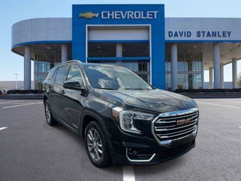 Used 2024 GMC Terrain SLT FWD image 2