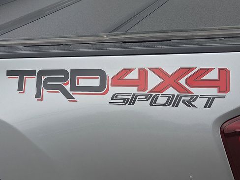 Used 2019 Toyota Tacoma TRD Sport w/ Technology Package AWD/4WD image 9