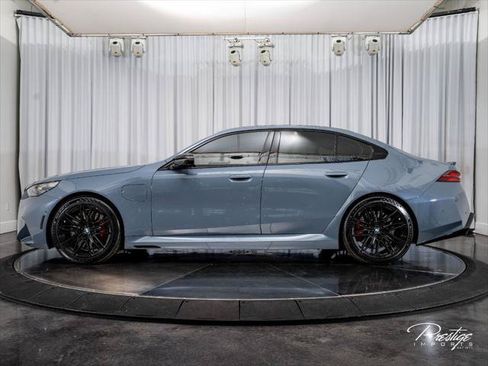 Used 2025 BMW M5 w/ Carbon Package AWD/4WD image 9