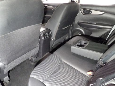 Used 2021 Nissan Rogue Sport S image 9