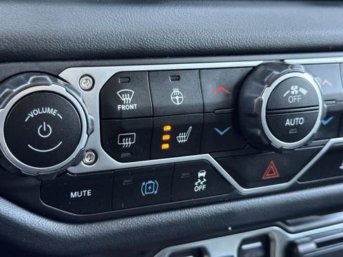 Used 2024 Jeep Wrangler Sahara image 18