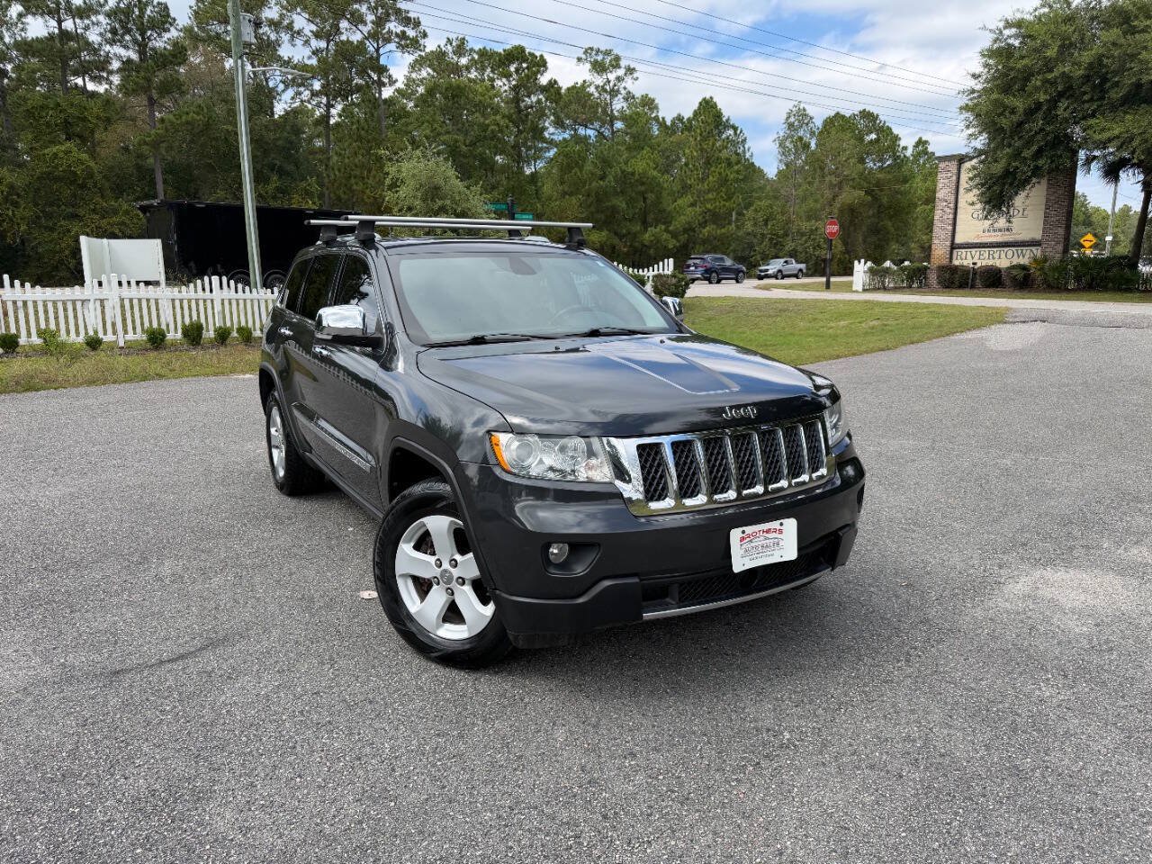 Used 2011 Jeep Grand Cherokee Overland AWD/4WD image 38