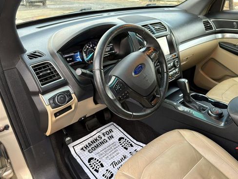 Used 2017 Ford Explorer XLT w/ Equipment Group 202A image 9