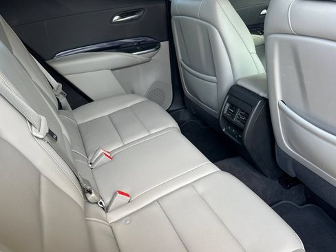 Used 2022 Cadillac XT4 Luxury w/ Cold Weather Package FWD image 19