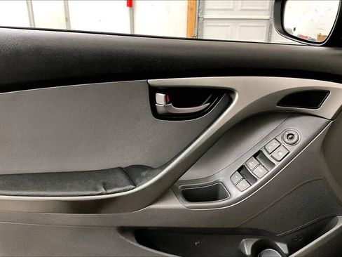 Used 2012 Hyundai Elantra GLS image 24