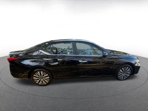 Used 2025 Nissan Altima 2.5 SV image 16