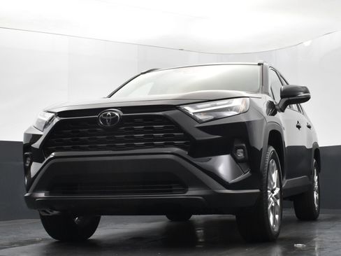 Used 2025 Toyota RAV4 XLE Premium image 36