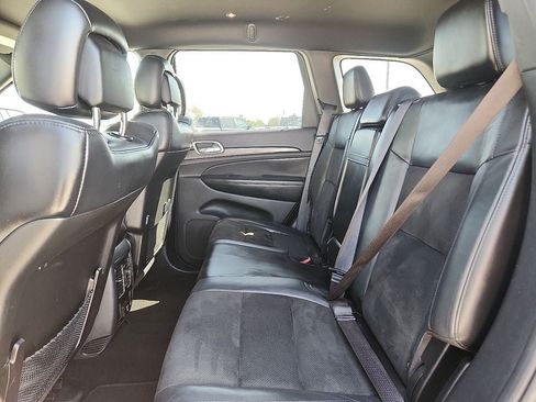 Used 2019 Jeep Grand Cherokee Altitude RWD image 11