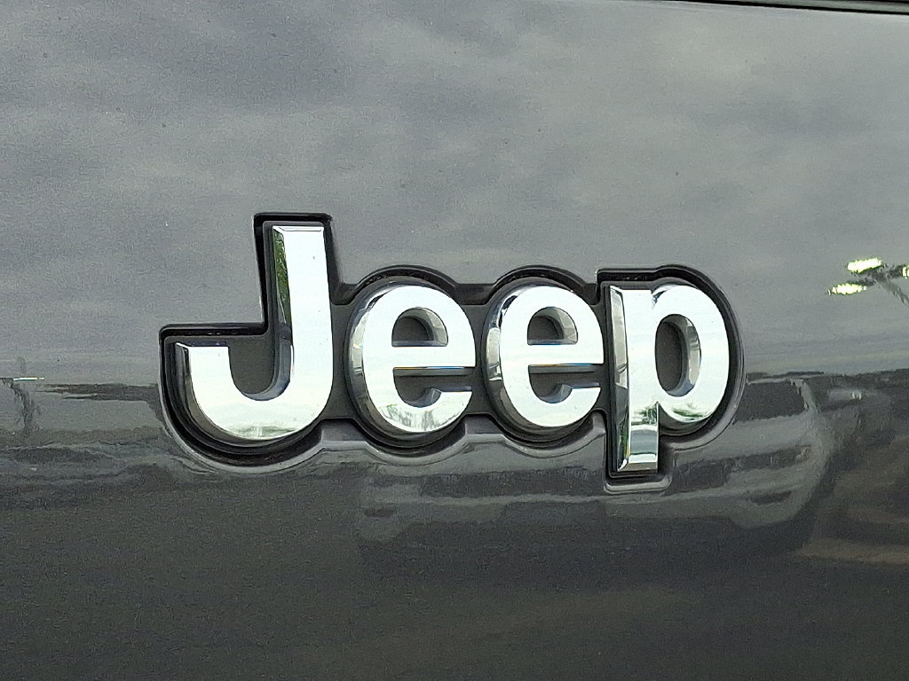 Used 2023 Jeep Grand Cherokee L Limited AWD/4WD image 34