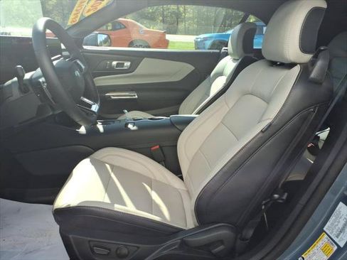 Used 2025 Ford Mustang GT Premium RWD image 9