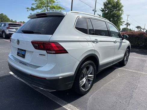Used 2021 Volkswagen Tiguan SE AWD/4WD image 3