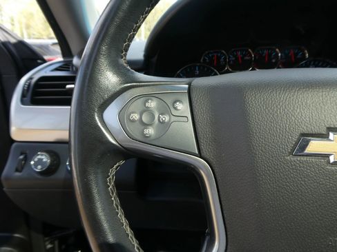 Used 2019 Chevrolet Suburban LT image 18