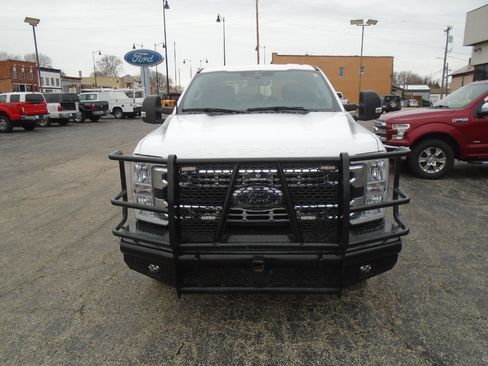 Used 2023 Ford F250 XLT w/ F-250 >10K GVWR Package image 3