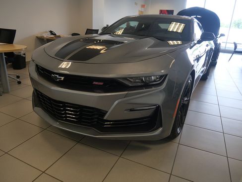 Used 2021 Chevrolet Camaro SS RWD image 3